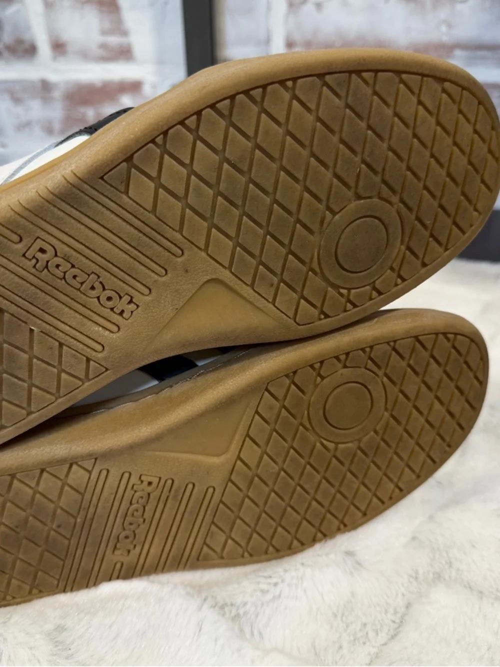 reebok White and Black Comfort Insole Sneakers women’s size 7 - Picture 3 of 5